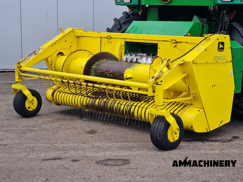 John Deere 630A pick-up - Forage harvester attachment: picture 1 John Deere 630A pick-up - Forage harvester attachment: picture 1