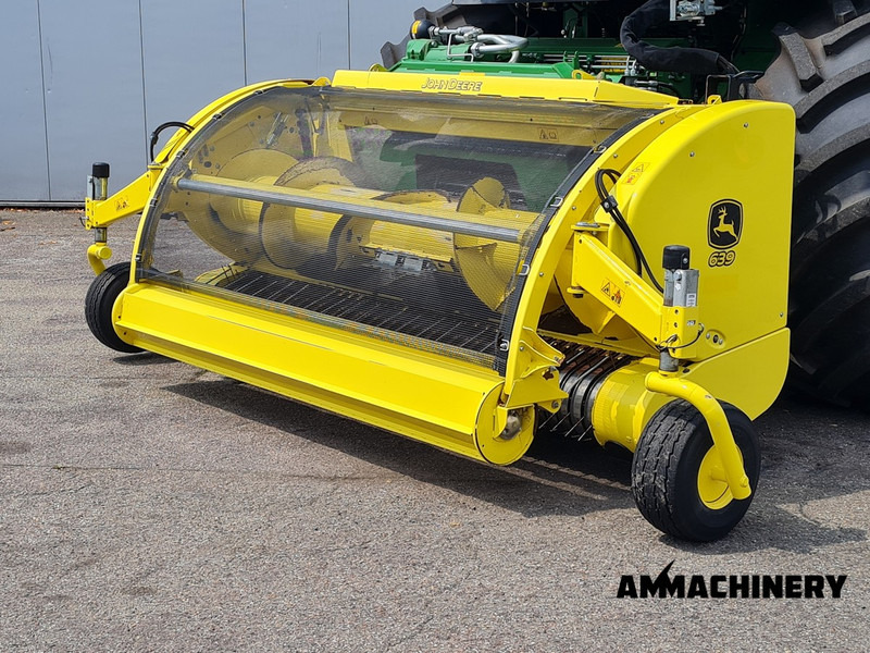 John Deere 639 pick-up - Forage harvester attachment: picture 1 John Deere 639 pick-up - Forage harvester attachment: picture 1