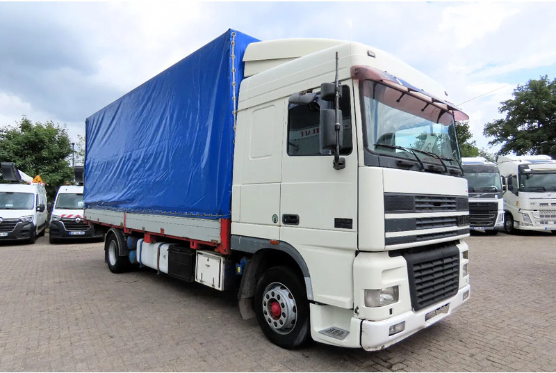 DAF XF 95.430 Manual diesel injection! Manual gearbox! - Curtain side truck: picture 2 DAF XF 95.430 Manual diesel injection! Manual gearbox! - Curtain side truck: picture 2