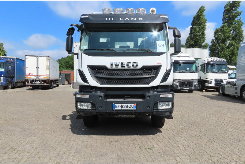 Iveco Eurotrakker 410 8x4. Light damages, 100% all working. 100% drivable - Tanker truck: picture 2 Iveco Eurotrakker 410 8x4. Light damages, 100% all working. 100% drivable - Tanker truck: picture 2