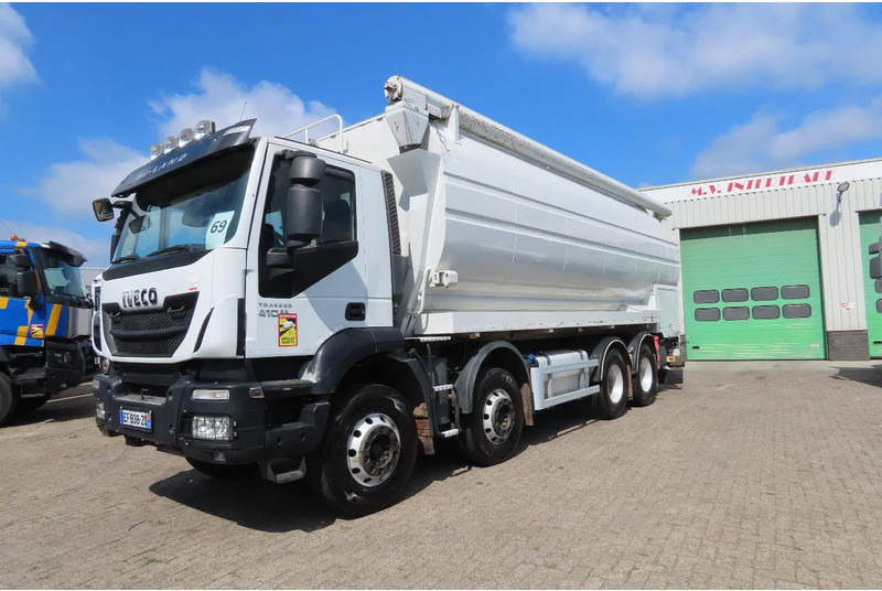 Iveco Eurotrakker 410 8x4. Light damages, 100% all working. 100% drivable - Tanker truck: picture 1 Iveco Eurotrakker 410 8x4. Light damages, 100% all working. 100% drivable - Tanker truck: picture 1