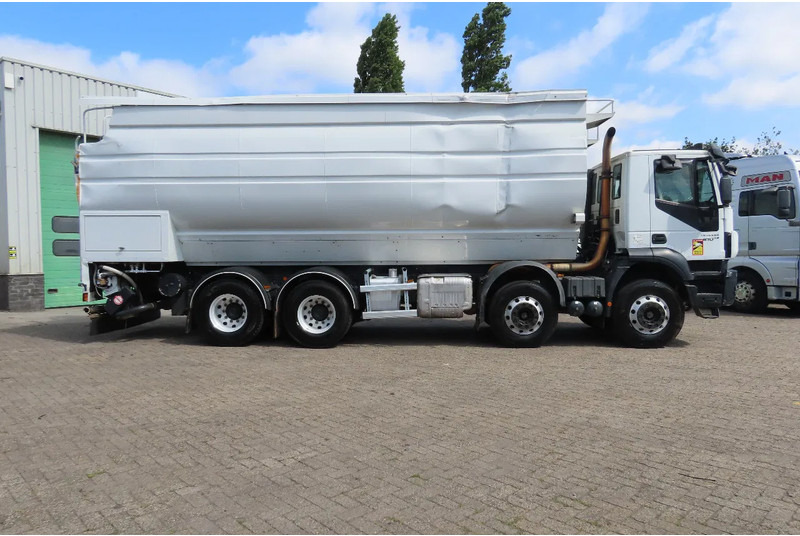 Iveco Eurotrakker 410 8x4. Light damages, 100% all working. 100% drivable - Tanker truck: picture 5 Iveco Eurotrakker 410 8x4. Light damages, 100% all working. 100% drivable - Tanker truck: picture 5