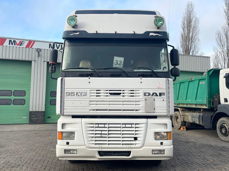DAF XF 95.430 Manual - Tractor unit: picture 3 DAF XF 95.430 Manual - Tractor unit: picture 3