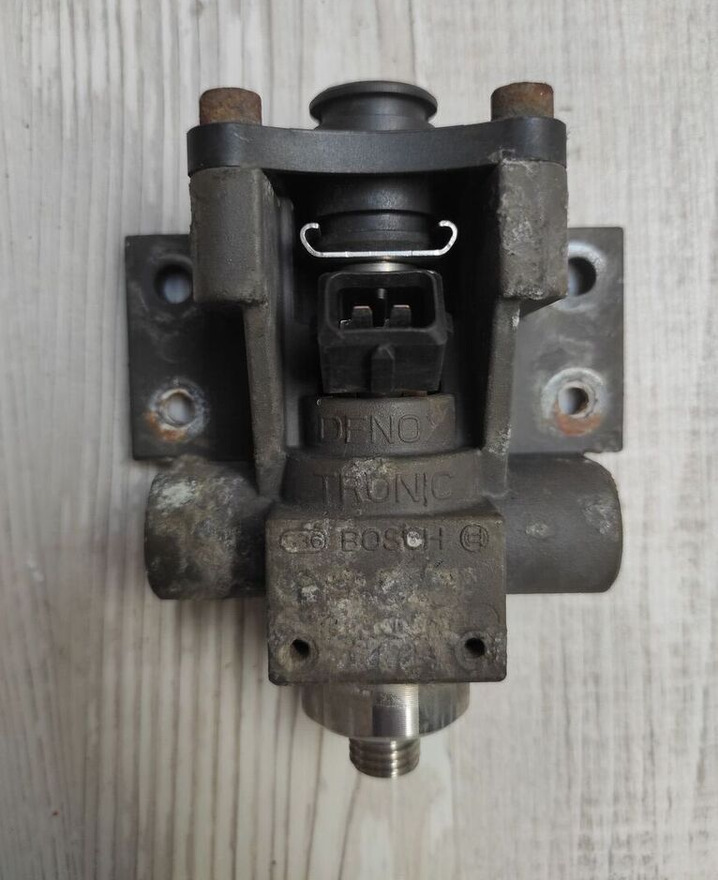 SCANIA ADBLUE DOSING MODULE Bosch Scania truck - Muffler/ Exhaust system for Truck: picture 1 SCANIA ADBLUE DOSING MODULE Bosch Scania truck - Muffler/ Exhaust system for Truck: picture 1