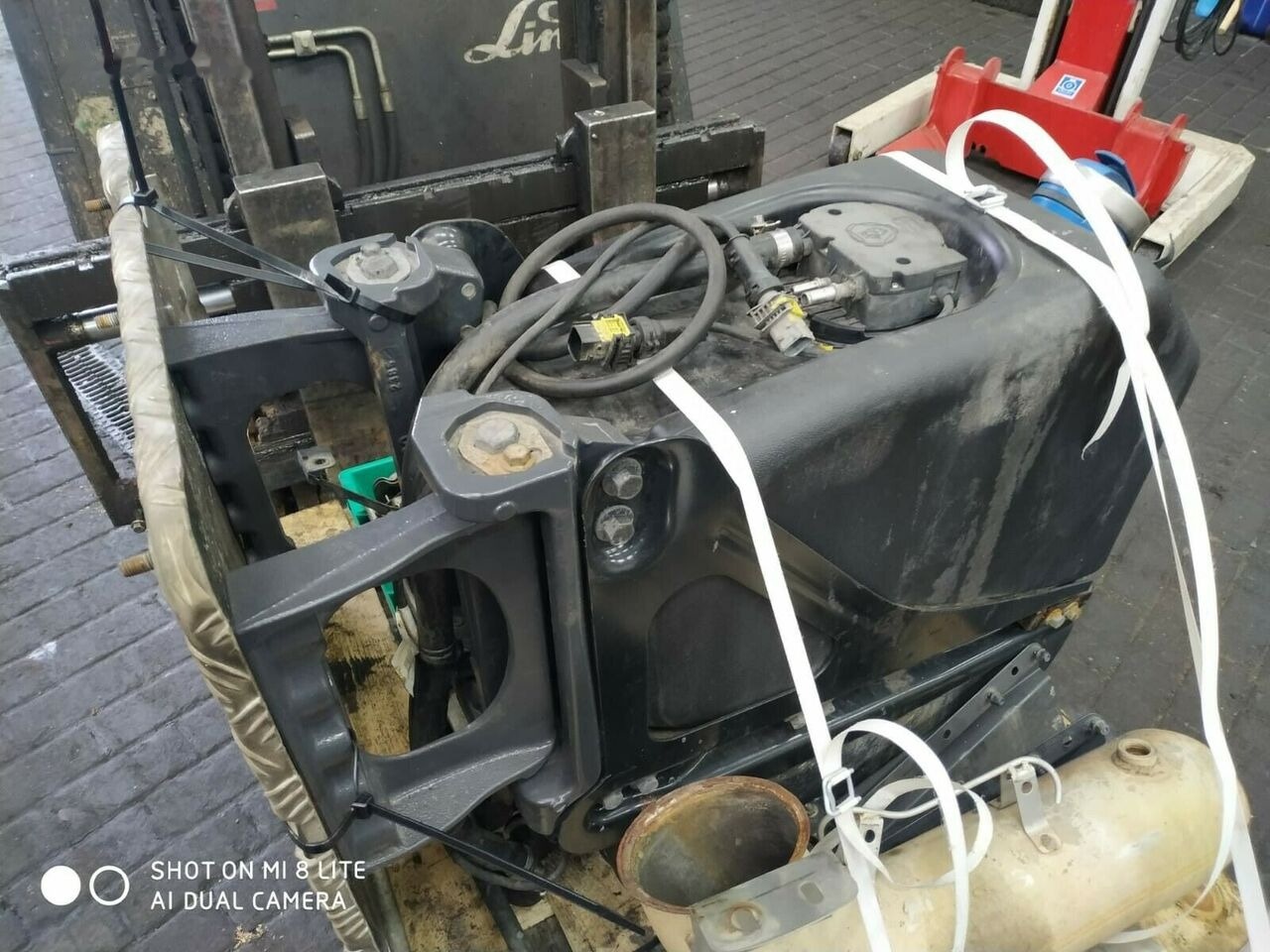 Scania 2244863 2140809 - AdBlue tank for Truck: picture 4 Scania 2244863 2140809 - AdBlue tank for Truck: picture 4