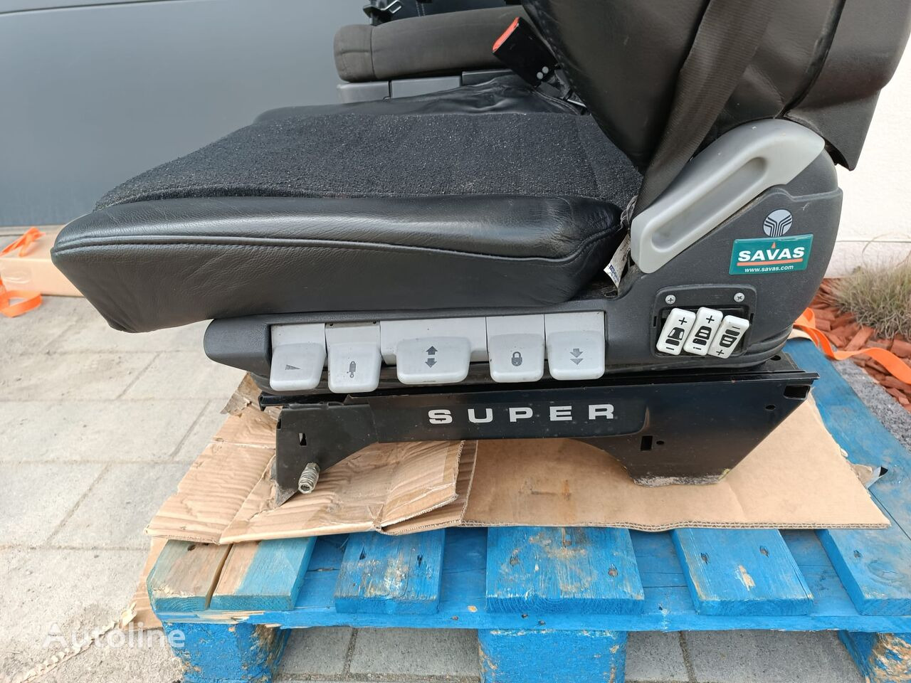 Scania NEW GENERATION HALF LEATHER WITH METAL BASE (LEFT) Scania - Seat for Truck: picture 3 Scania NEW GENERATION HALF LEATHER WITH METAL BASE (LEFT) Scania - Seat for Truck: picture 3