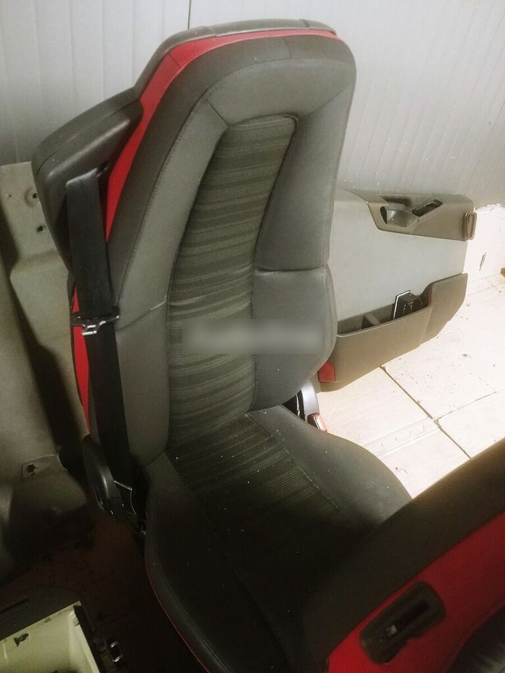 Volvo SET OF 2 PNEUMATIC AIR S, LEFT AND RIGHT, LHD   Volvo FH4 - Seat for Truck: picture 4 Volvo SET OF 2 PNEUMATIC AIR S, LEFT AND RIGHT, LHD   Volvo FH4 - Seat for Truck: picture 4