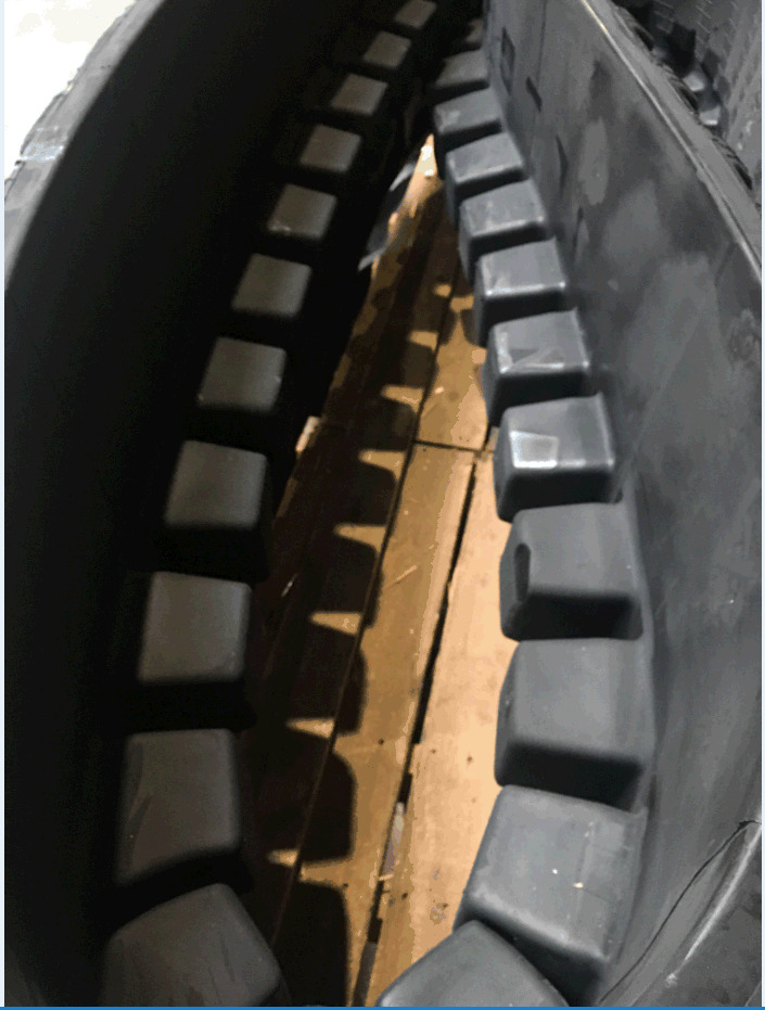 Rubber track for CNH and NH Combine 24" and 28.5" - Track for Combine harvester: picture 5 Rubber track for CNH and NH Combine 24" and 28.5" - Track for Combine harvester: picture 5