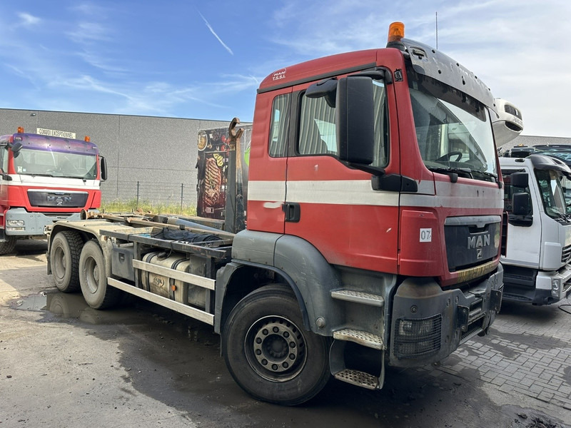 MAN TGA 26.400 6x4 AJK 20T - 5430mm - MANUAL GEARBOX - STEEL SPRING / BLATT - BIG AXLES / AP ACHSEN - Hook lift truck: picture 2 MAN TGA 26.400 6x4 AJK 20T - 5430mm - MANUAL GEARBOX - STEEL SPRING / BLATT - BIG AXLES / AP ACHSEN - Hook lift truck: picture 2