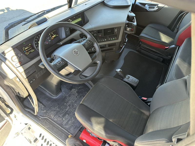 Tractor unit Volvo FH 540 ZSM + KRAN PALFINGER PK 18500 + RADIO - *449.000km* - EURO 6 - COC - 4 STABS: picture 13