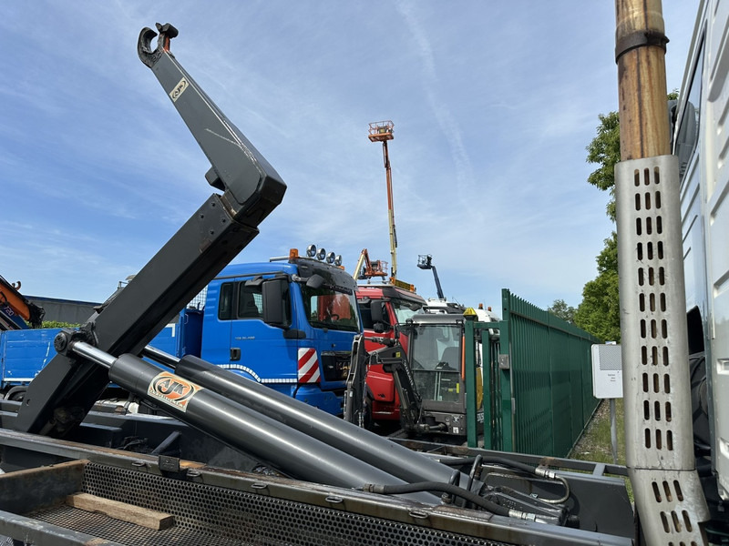 Hook lift truck Volvo FH 460 6X4 HOOKLIFT AJK 20T - 5430mm - HUB REDUCTION / STEEL SPRING - I-SHIFT - EURO 5 - A/C - BE TRUCK: picture 15