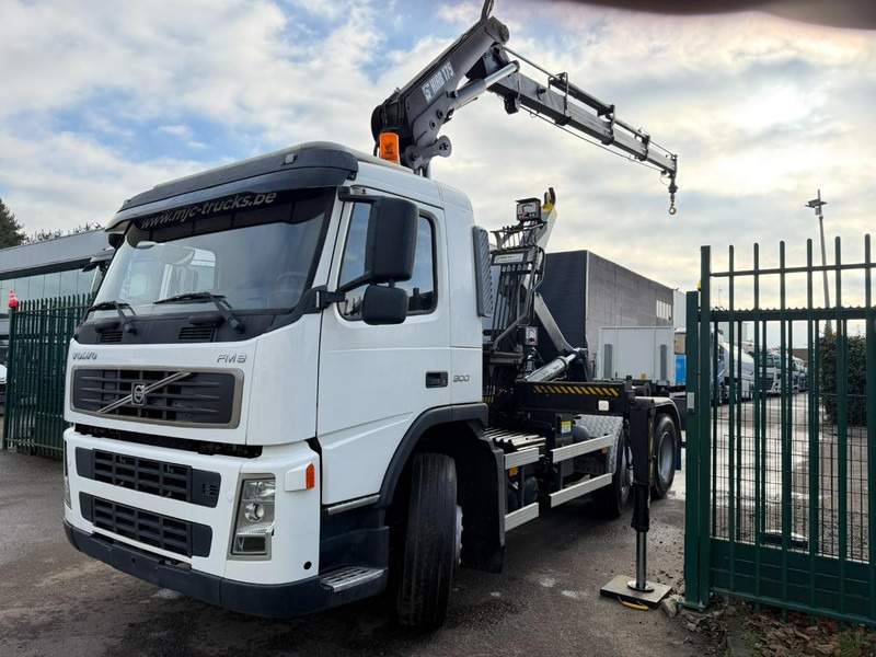 Volvo FM 300 6x2 HOOKLIFT + CRANE HIAB 175-3 - ROTATOR - LIFT + STEERING AXLE - *186.000km* - BE TRUCK - Hook lift truck, Crane truck: picture 3 Volvo FM 300 6x2 HOOKLIFT + CRANE HIAB 175-3 - ROTATOR - LIFT + STEERING AXLE - *186.000km* - BE TRUCK - Hook lift truck, Crane truck: picture 3