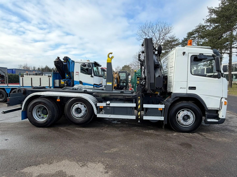 Volvo FM 300 6x2 HOOKLIFT + CRANE HIAB 175-3 - ROTATOR - LIFT + STEERING AXLE - *186.000km* - BE TRUCK - Hook lift truck, Crane truck: picture 5 Volvo FM 300 6x2 HOOKLIFT + CRANE HIAB 175-3 - ROTATOR - LIFT + STEERING AXLE - *186.000km* - BE TRUCK - Hook lift truck, Crane truck: picture 5
