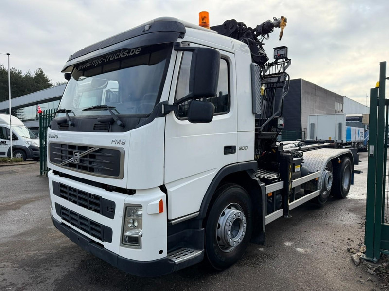 Volvo FM 300 6x2 HOOKLIFT + CRANE HIAB 175-3 - ROTATOR - LIFT + STEERING AXLE - *186.000km* - BE TRUCK - Hook lift truck, Crane truck: picture 4 Volvo FM 300 6x2 HOOKLIFT + CRANE HIAB 175-3 - ROTATOR - LIFT + STEERING AXLE - *186.000km* - BE TRUCK - Hook lift truck, Crane truck: picture 4
