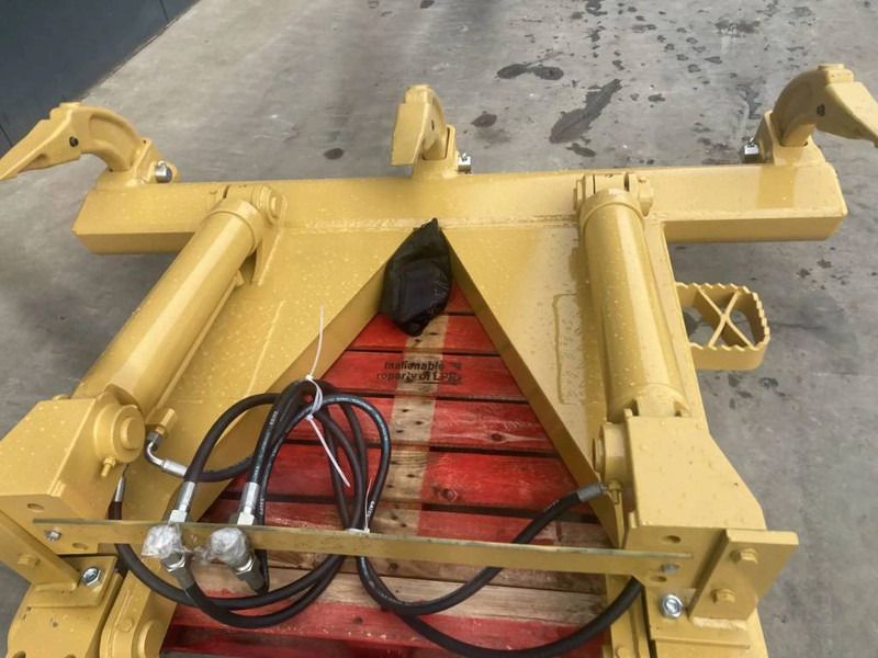 Cat D5M Ripper - Attachment for Construction machinery: picture 5 Cat D5M Ripper - Attachment for Construction machinery: picture 5