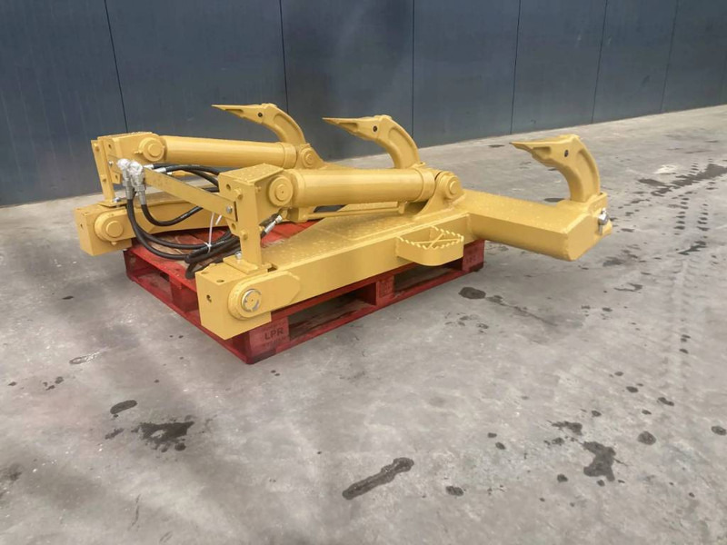Cat D5N Ripper - Attachment for Construction machinery: picture 3 Cat D5N Ripper - Attachment for Construction machinery: picture 3