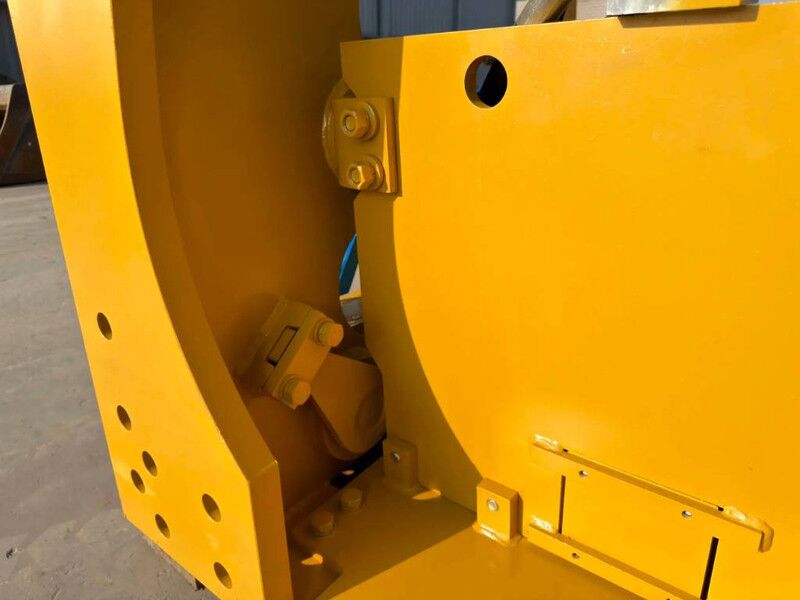Cat D8 Multi Shank Ripper - Attachment for Construction machinery: picture 5 Cat D8 Multi Shank Ripper - Attachment for Construction machinery: picture 5