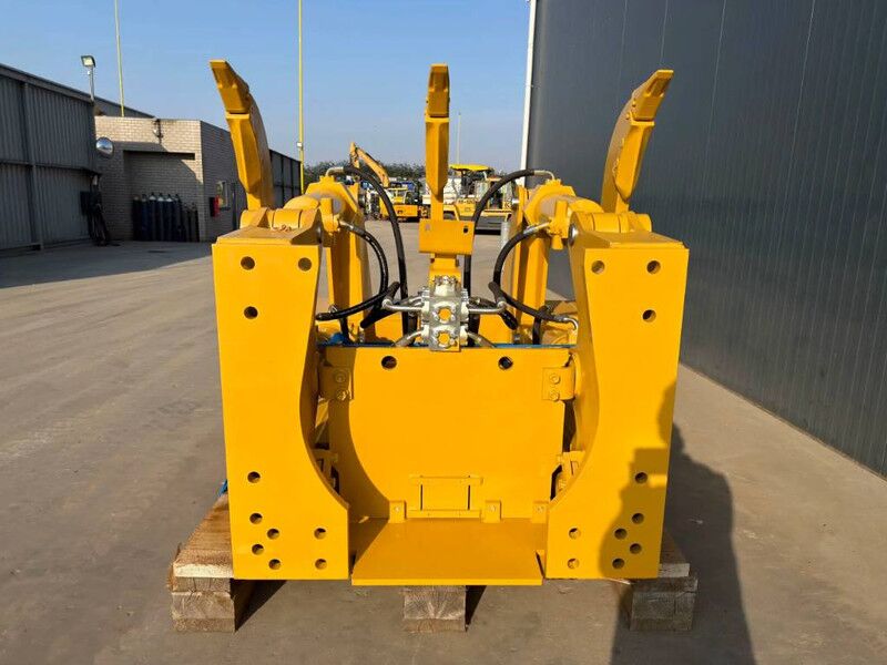 Cat D8T Multi Shank Ripper - Attachment for Construction machinery: picture 2 Cat D8T Multi Shank Ripper - Attachment for Construction machinery: picture 2