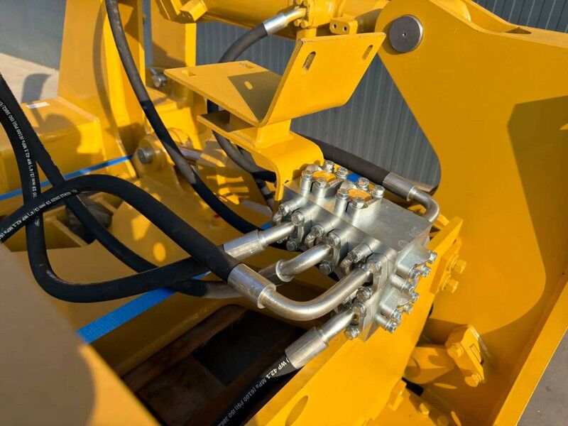 Cat D8T Multi Shank Ripper - Attachment for Construction machinery: picture 4 Cat D8T Multi Shank Ripper - Attachment for Construction machinery: picture 4