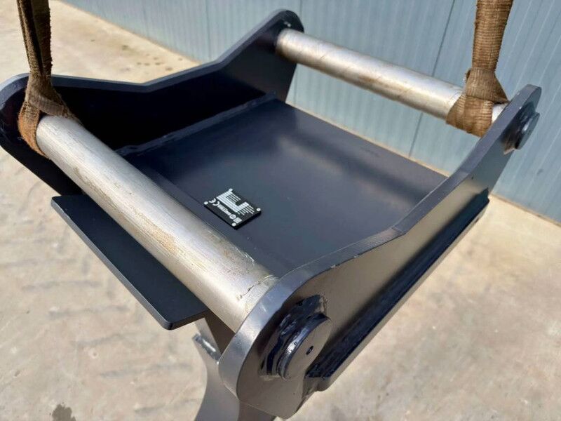 OilQuick OQ70/55 Ripper - Attachment for Construction machinery: picture 4 OilQuick OQ70/55 Ripper - Attachment for Construction machinery: picture 4