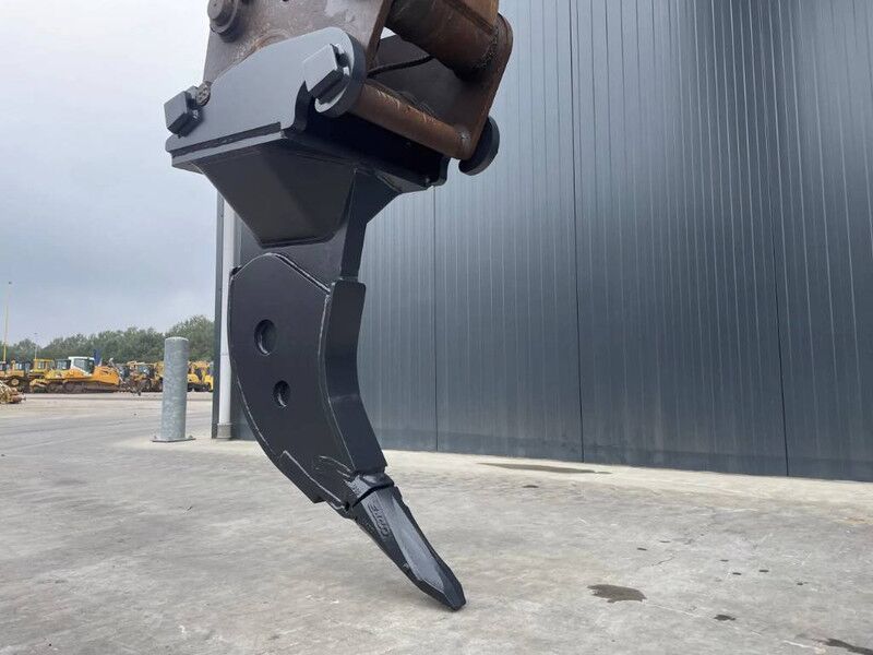 Smitma CW30 Ripper - Attachment for Construction machinery: picture 1 Smitma CW30 Ripper - Attachment for Construction machinery: picture 1