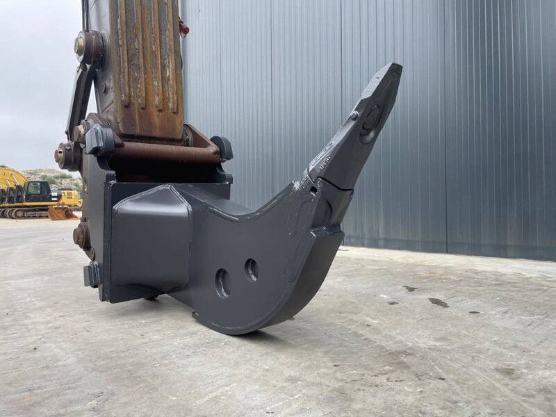 Smitma CW30 Ripper - Attachment for Construction machinery: picture 2 Smitma CW30 Ripper - Attachment for Construction machinery: picture 2