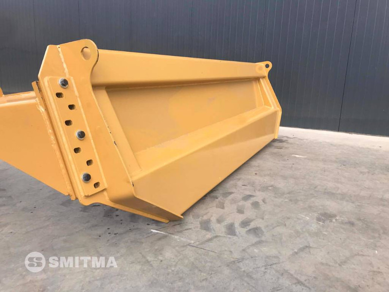 Cat 730C2 - Tail lift for Construction machinery: picture 2 Cat 730C2 - Tail lift for Construction machinery: picture 2