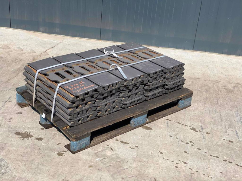 Hitachi EX270 / EX300 / EX310 Shoes/Pads - Frame/ Chassis for Construction machinery: picture 3 Hitachi EX270 / EX300 / EX310 Shoes/Pads - Frame/ Chassis for Construction machinery: picture 3