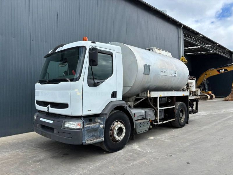 Renault Rincheval - 9.000 Liter - Asphalt distributor: picture 1 Renault Rincheval - 9.000 Liter - Asphalt distributor: picture 1