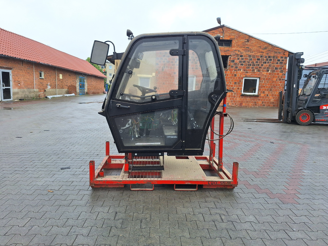 CAT - Cab for Loader: picture 2 CAT - Cab for Loader: picture 2