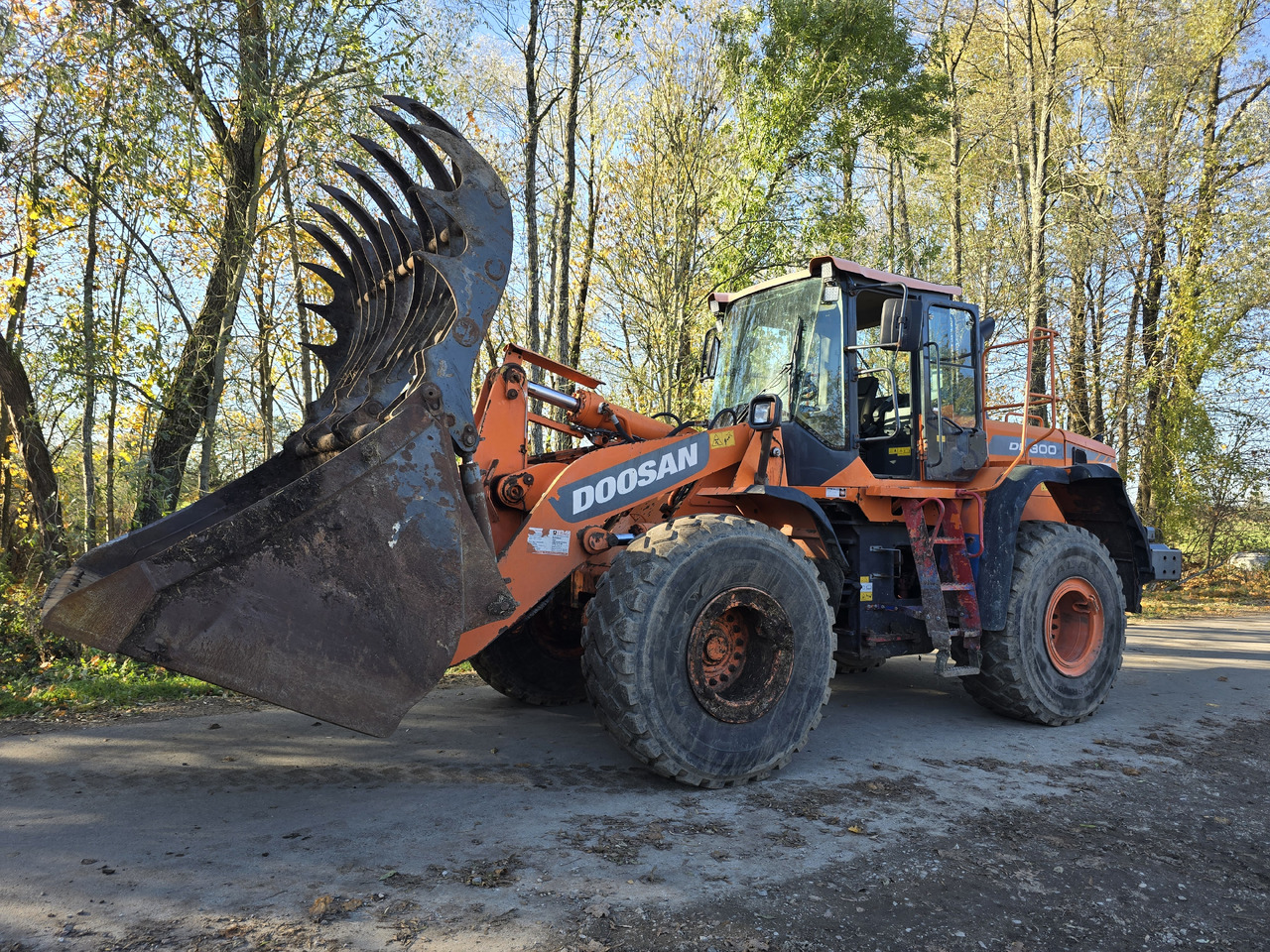 DOOSAN DL300-3 z WAGĄ - Wheel loader: picture 1 DOOSAN DL300-3 z WAGĄ - Wheel loader: picture 1