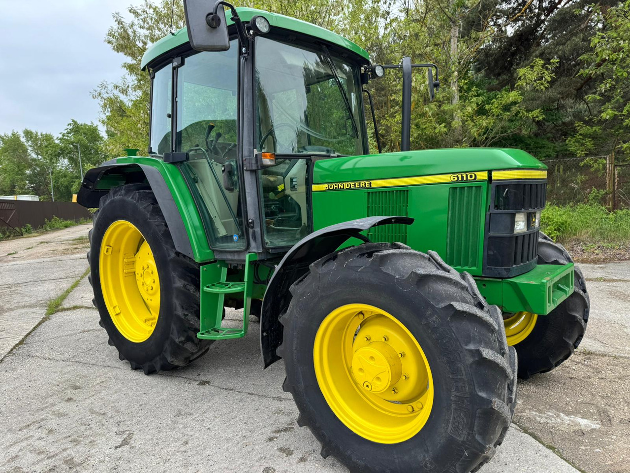 JOHN DEERE 6110 - Farm tractor: picture 1 JOHN DEERE 6110 - Farm tractor: picture 1