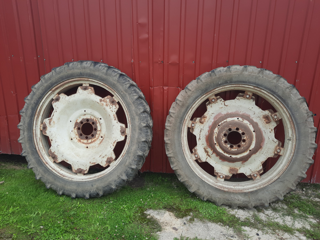 KLEBER Super 3 11.2 R44 - Wheel and tire package for Agricultural machinery: picture 1 KLEBER Super 3 11.2 R44 - Wheel and tire package for Agricultural machinery: picture 1