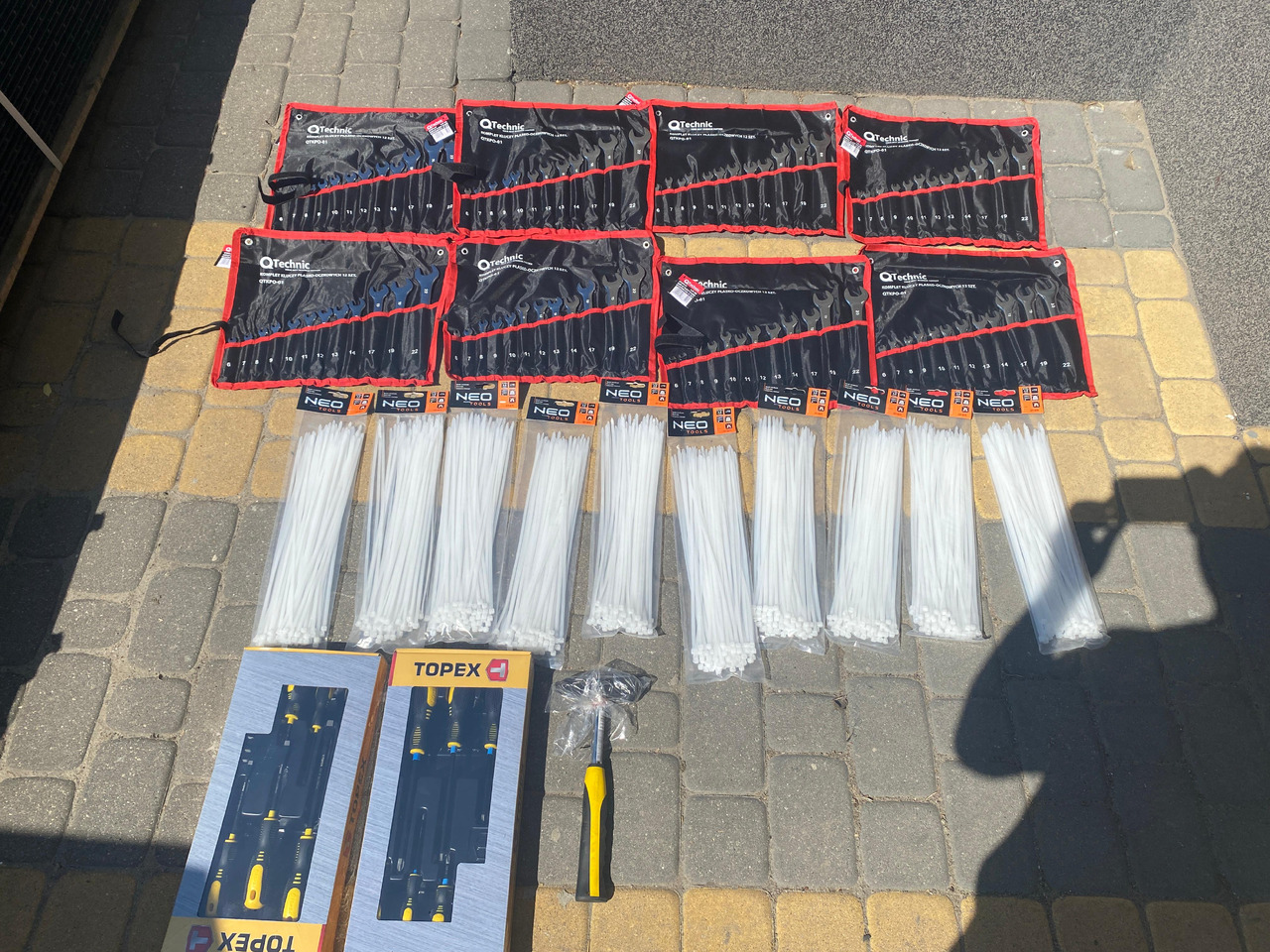 Neo Tools, Qtechnic narzedzia, klucze, opaski, młotek - Garage equipment: picture 1 Neo Tools, Qtechnic narzedzia, klucze, opaski, młotek - Garage equipment: picture 1