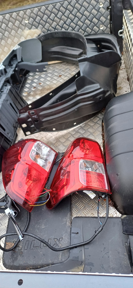 TOYOTA HILUX Extracab (2023 r.) NOWA paka skrzynia - Other machinery: picture 2 TOYOTA HILUX Extracab (2023 r.) NOWA paka skrzynia - Other machinery: picture 2