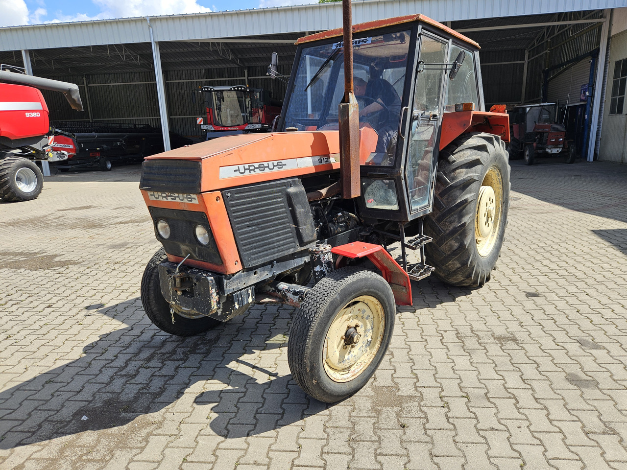 Farm tractor Ursus 912: picture 1
