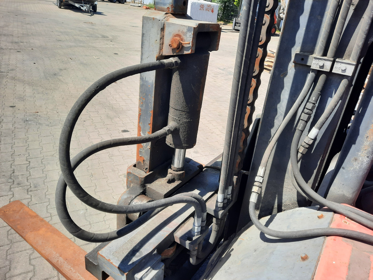 Kalmar DCD 100-6 - Diesel forklift: picture 3 Kalmar DCD 100-6 - Diesel forklift: picture 3