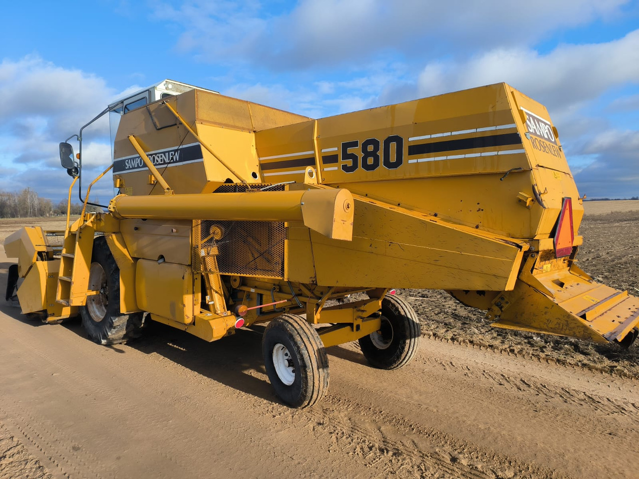 Sampo Rosenlew 580 - Combine harvester: picture 4 Sampo Rosenlew 580 - Combine harvester: picture 4