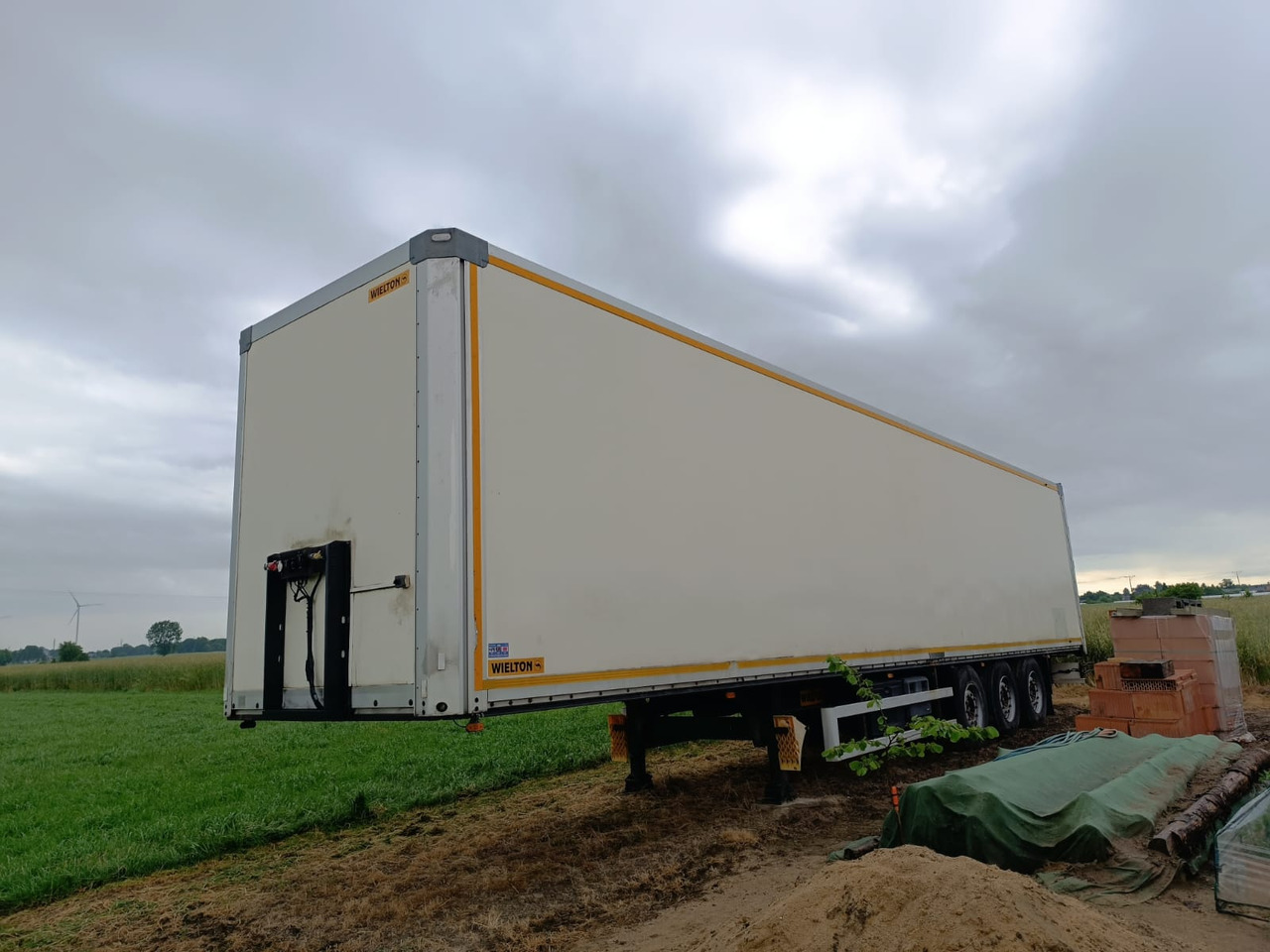 Wielton NS34FT - Closed box semi-trailer: picture 4 Wielton NS34FT - Closed box semi-trailer: picture 4