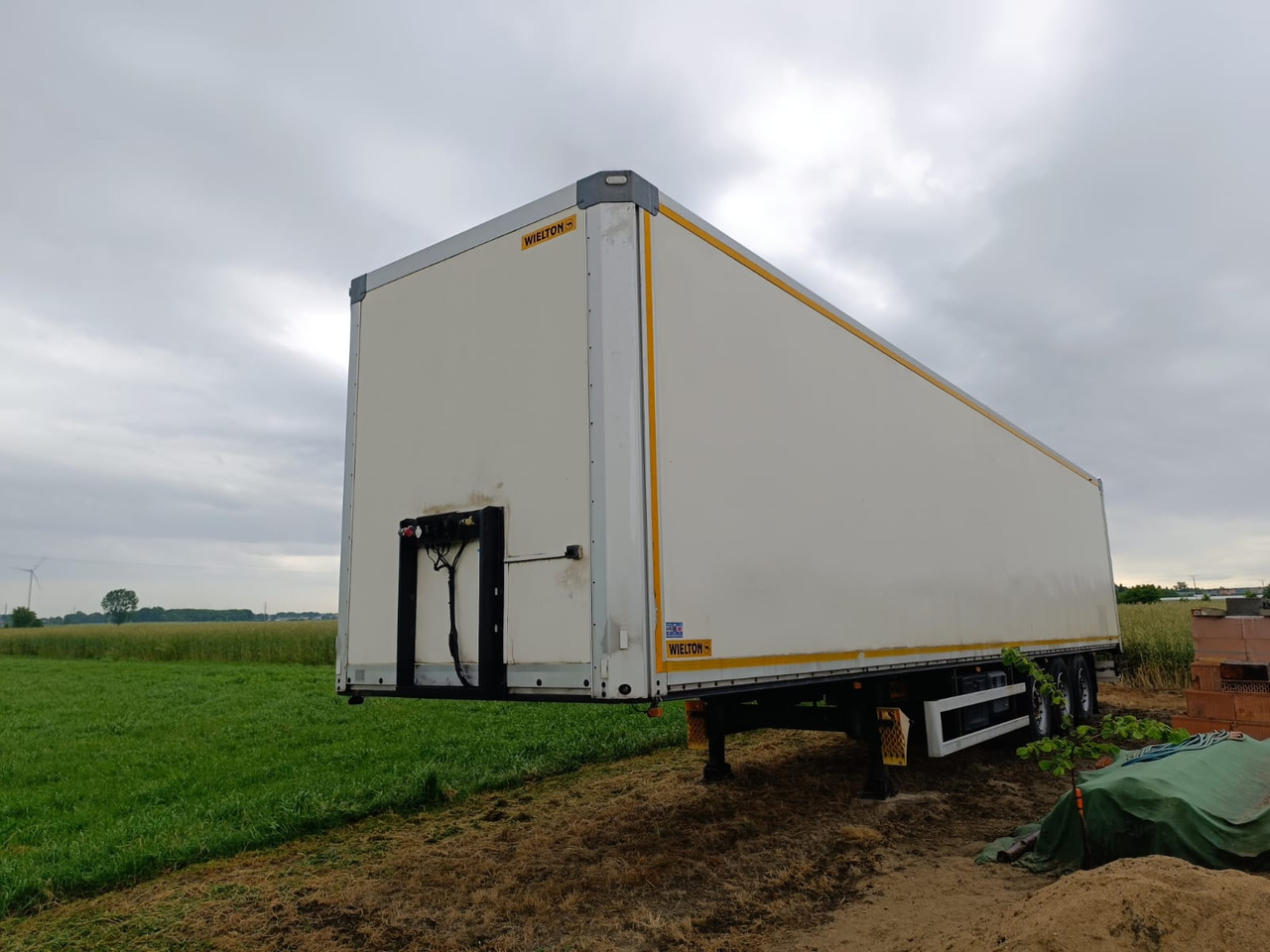 Wielton NS34FT - Closed box semi-trailer: picture 3 Wielton NS34FT - Closed box semi-trailer: picture 3