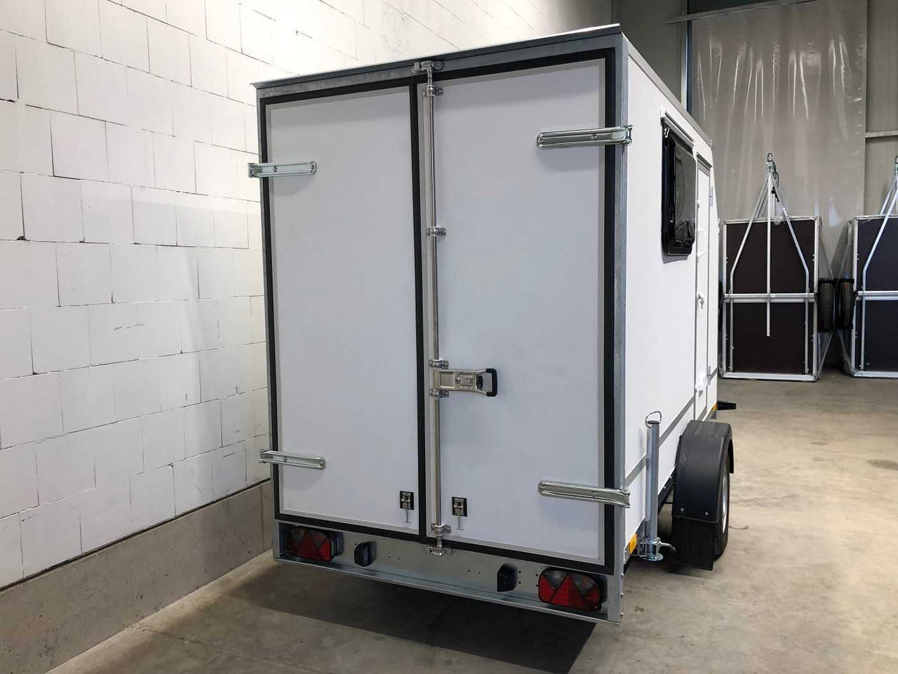 New Closed box trailer BLYSS F1330HD Seitentür,Fenster,Aero Kofferanhänger: picture 19