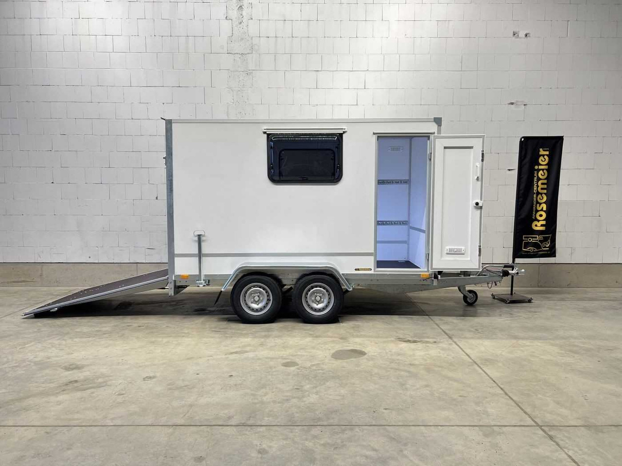 BLYSS F2030HTD Rampe Tür 2 Fenster Kofferanhänger - Motorcycle trailer: picture 1 BLYSS F2030HTD Rampe Tür 2 Fenster Kofferanhänger - Motorcycle trailer: picture 1