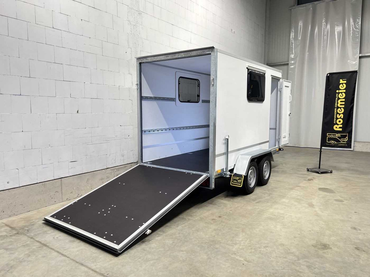 BLYSS F2030HTD Rampe Tür 2 Fenster Kofferanhänger - Motorcycle trailer: picture 2 BLYSS F2030HTD Rampe Tür 2 Fenster Kofferanhänger - Motorcycle trailer: picture 2