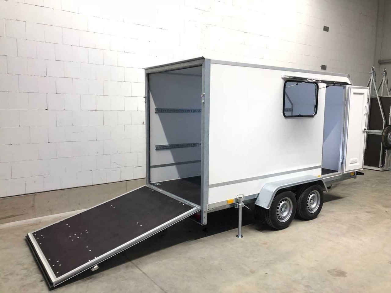 BLYSS F2036HTD Ram.,Tür, Fenst.,Aero Kofferanhänger - Motorcycle trailer: picture 2 BLYSS F2036HTD Ram.,Tür, Fenst.,Aero Kofferanhänger - Motorcycle trailer: picture 2