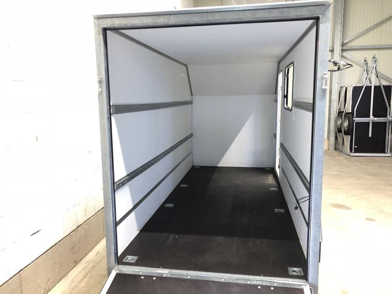 BLYSS F2036HTD Ram.,Tür, Fenst.,Aero Kofferanhänger - Motorcycle trailer: picture 5 BLYSS F2036HTD Ram.,Tür, Fenst.,Aero Kofferanhänger - Motorcycle trailer: picture 5