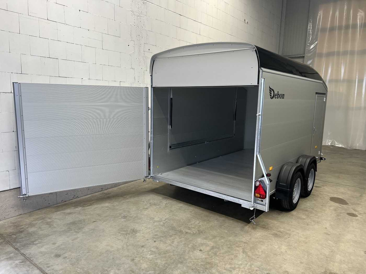CHEVAL LIBERTE DEBON C700 Roadster Verk.Kl Tür Kofferanhänger - Closed box trailer: picture 4 CHEVAL LIBERTE DEBON C700 Roadster Verk.Kl Tür Kofferanhänger - Closed box trailer: picture 4