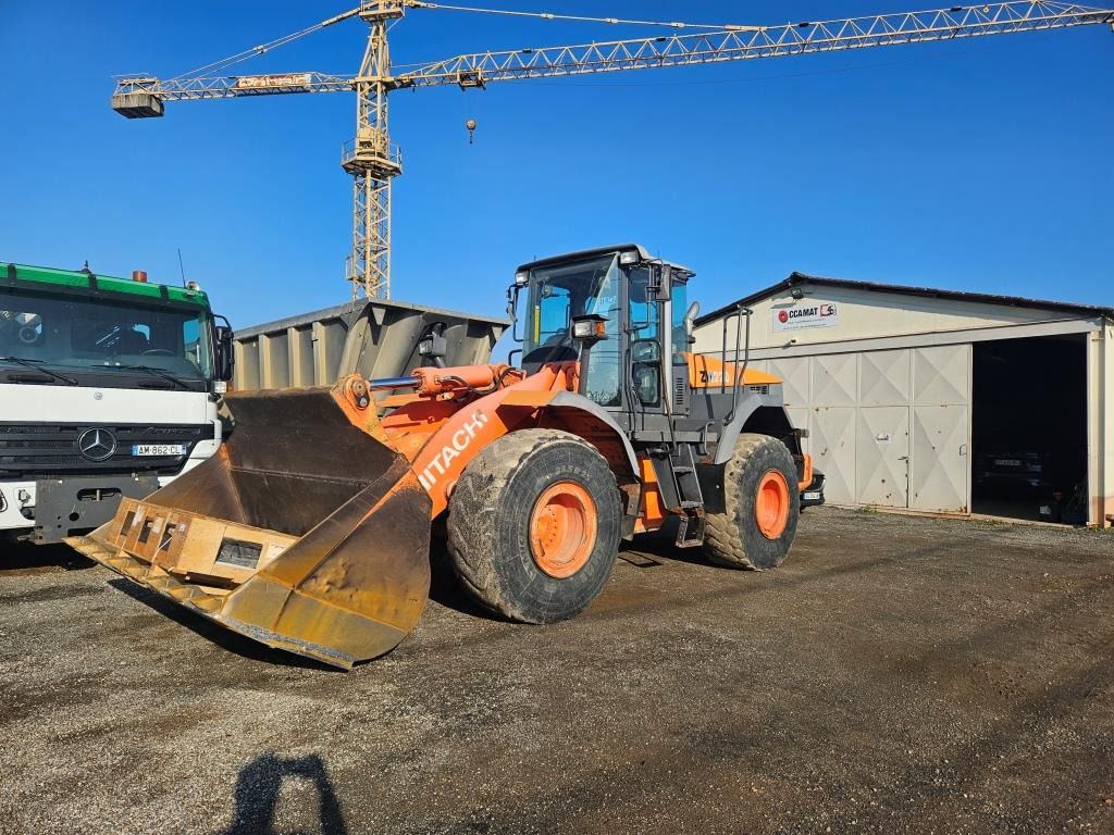 HITACHI ZW 220 - Wheel loader: picture 1 HITACHI ZW 220 - Wheel loader: picture 1