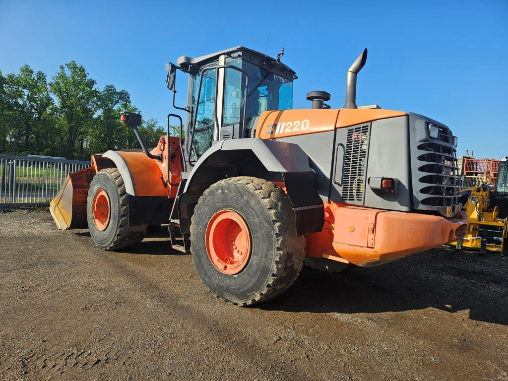 HITACHI ZW 220 - Wheel loader: picture 4 HITACHI ZW 220 - Wheel loader: picture 4