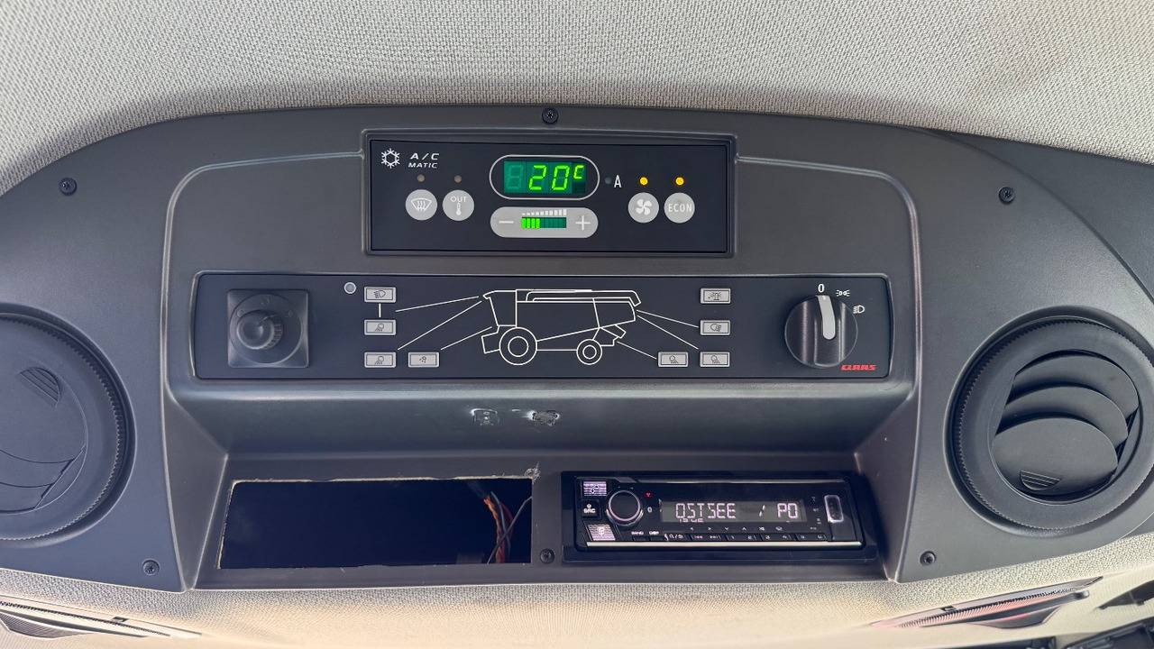 CLAAS Lexion 6900 TerraTrac 890 full Options - Combine harvester: picture 3 CLAAS Lexion 6900 TerraTrac 890 full Options - Combine harvester: picture 3