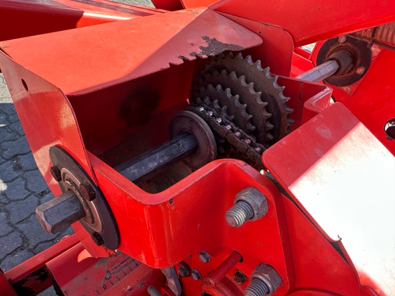 Kuhn Maxima 8 Reihen - Seed drill: picture 3 Kuhn Maxima 8 Reihen - Seed drill: picture 3